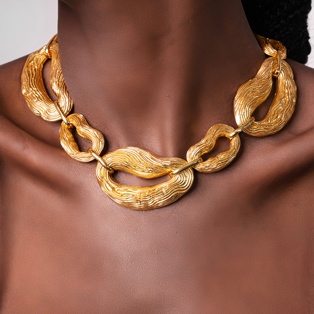 Neeti Mohan in Knotty Link Necklace