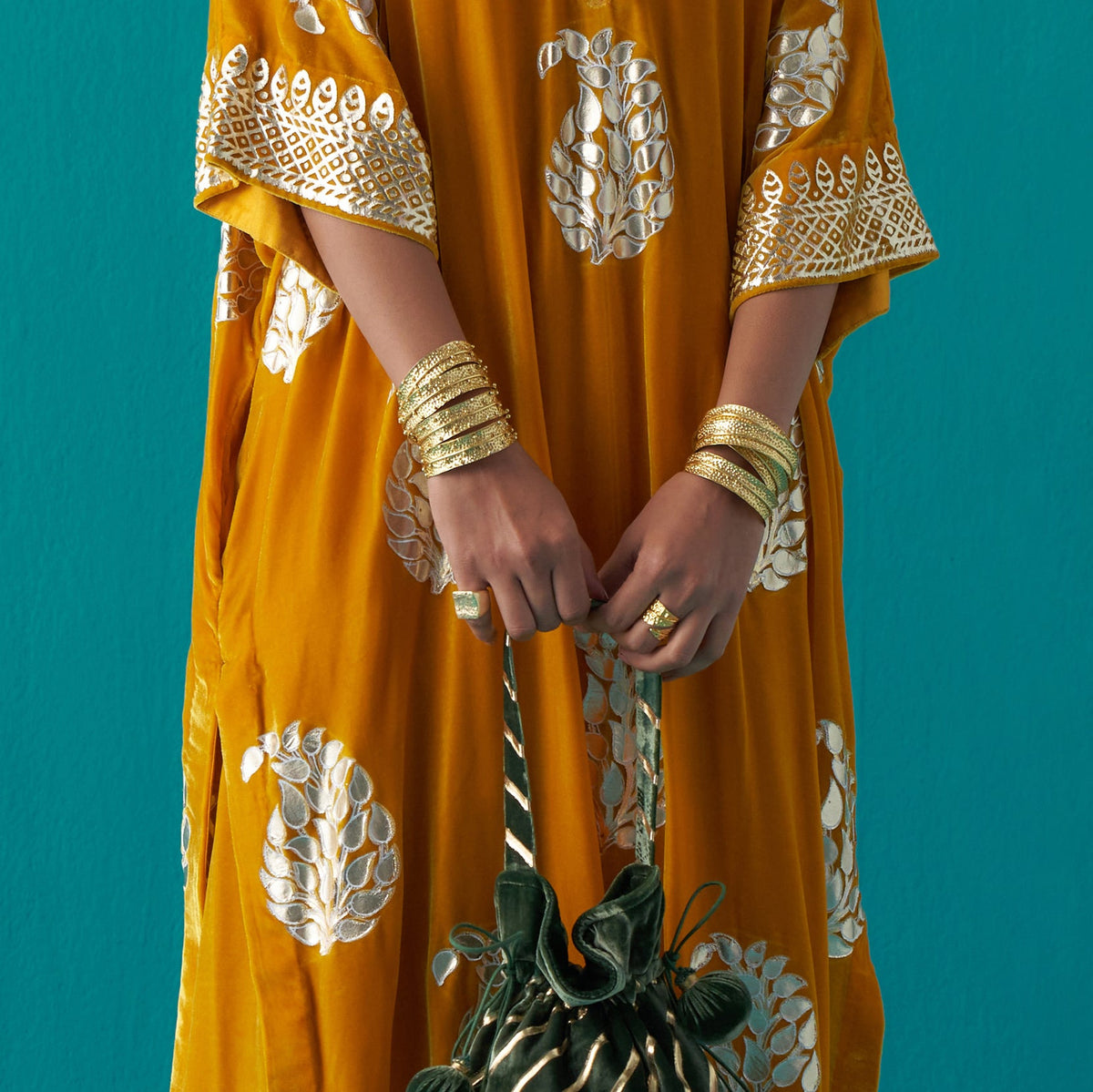 Dira Bangle Set - Gold Tone